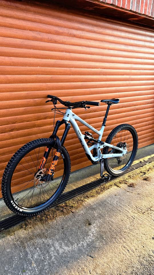 YT Capra AL 2024 1